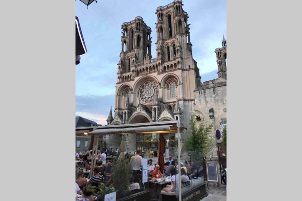 Laon : « Suite Privee Au Pied De La Cathedrale » מראה חיצוני תמונה